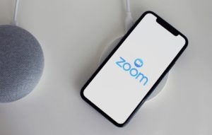 Zoom Q2 财报亮丽业绩飙升 355%，股价狂喷 40%