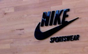 Nike 如何甩开亚马逊威胁，让客人回流实体店？摸透电商 2 大弱点